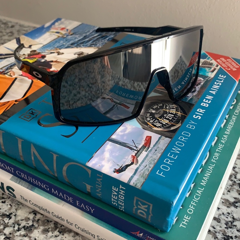 oackley Sutro black / mirror lens no scratches